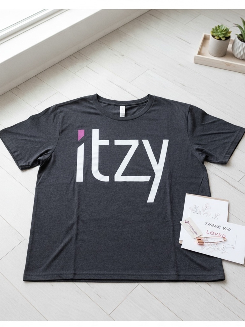 Itzy Logo Graphic T-Shirt XL Black Bella Canvas Unisex Tee